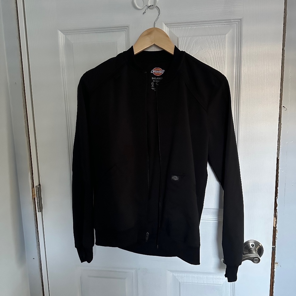 Dickie's Balance scrub jacket